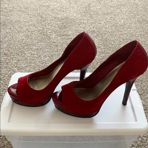 Jessica Simpson pumps